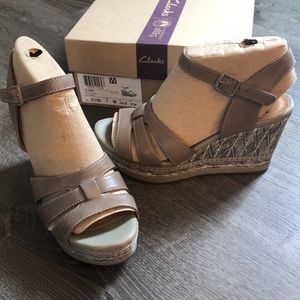 Clarkes Zia Noble sage leather sandals Size 7W